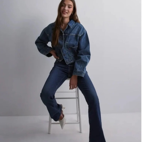 Vintage Levi’s Cropped Large Red Tab RARE Denim Jacket
Size Large - Picture 3 of 14